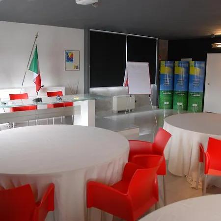 Metropolis Hotel 3*