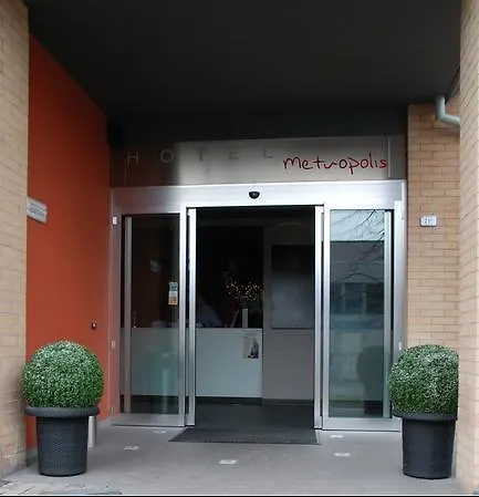 Metropolis Hotel
